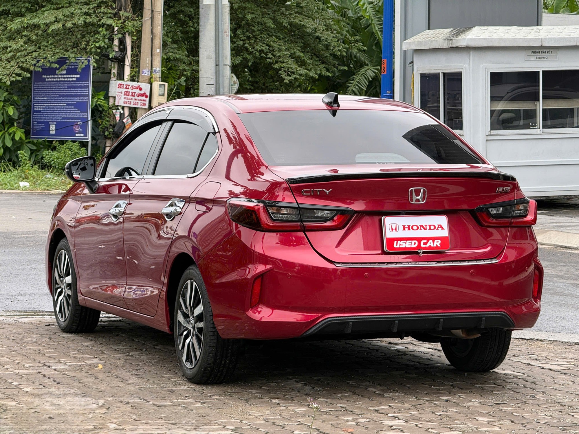 Honda City RS 2021 màu xanh góc sau