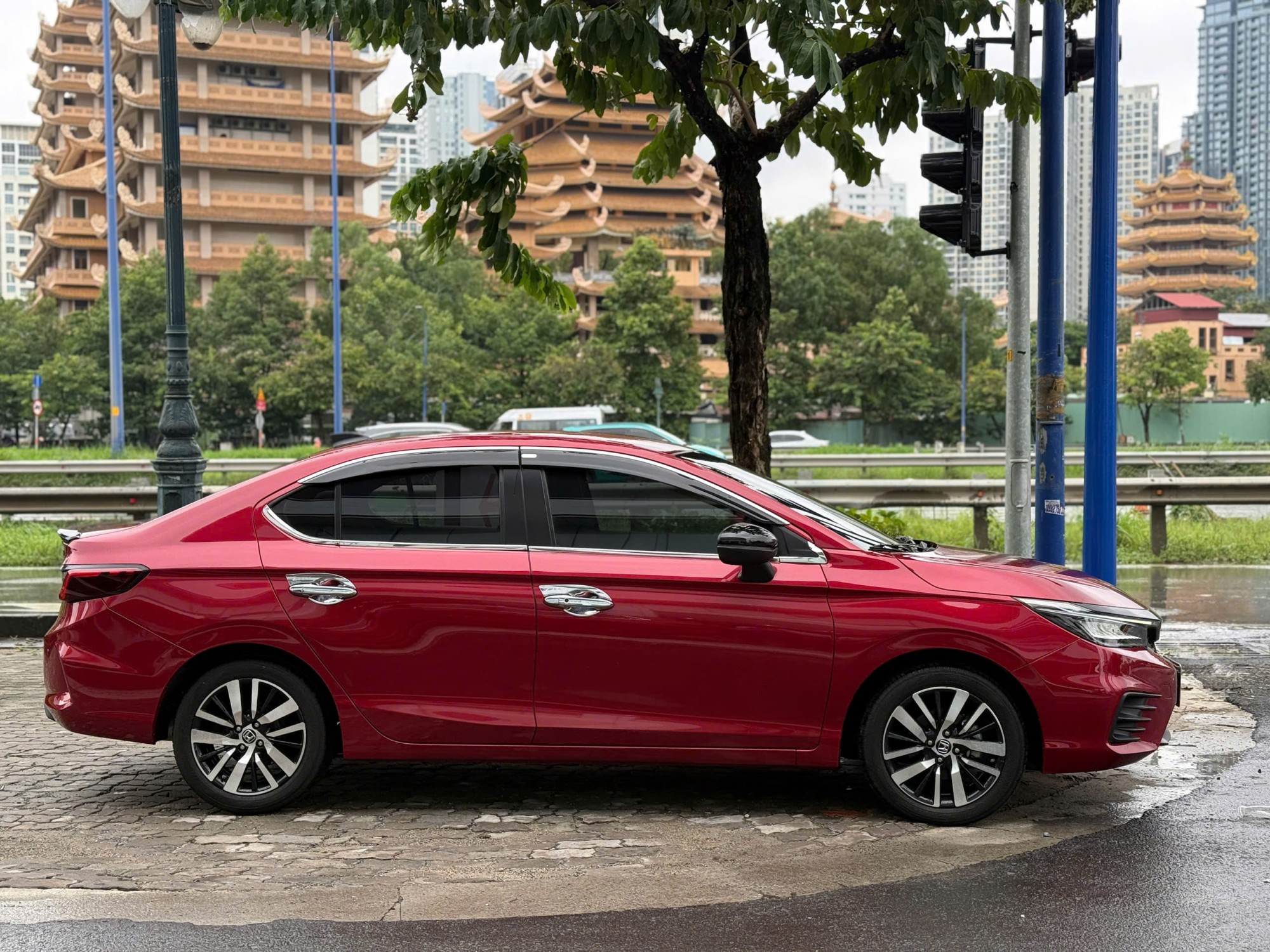 Honda City RS 2021 màu xanh nhìn ngang toàn xe