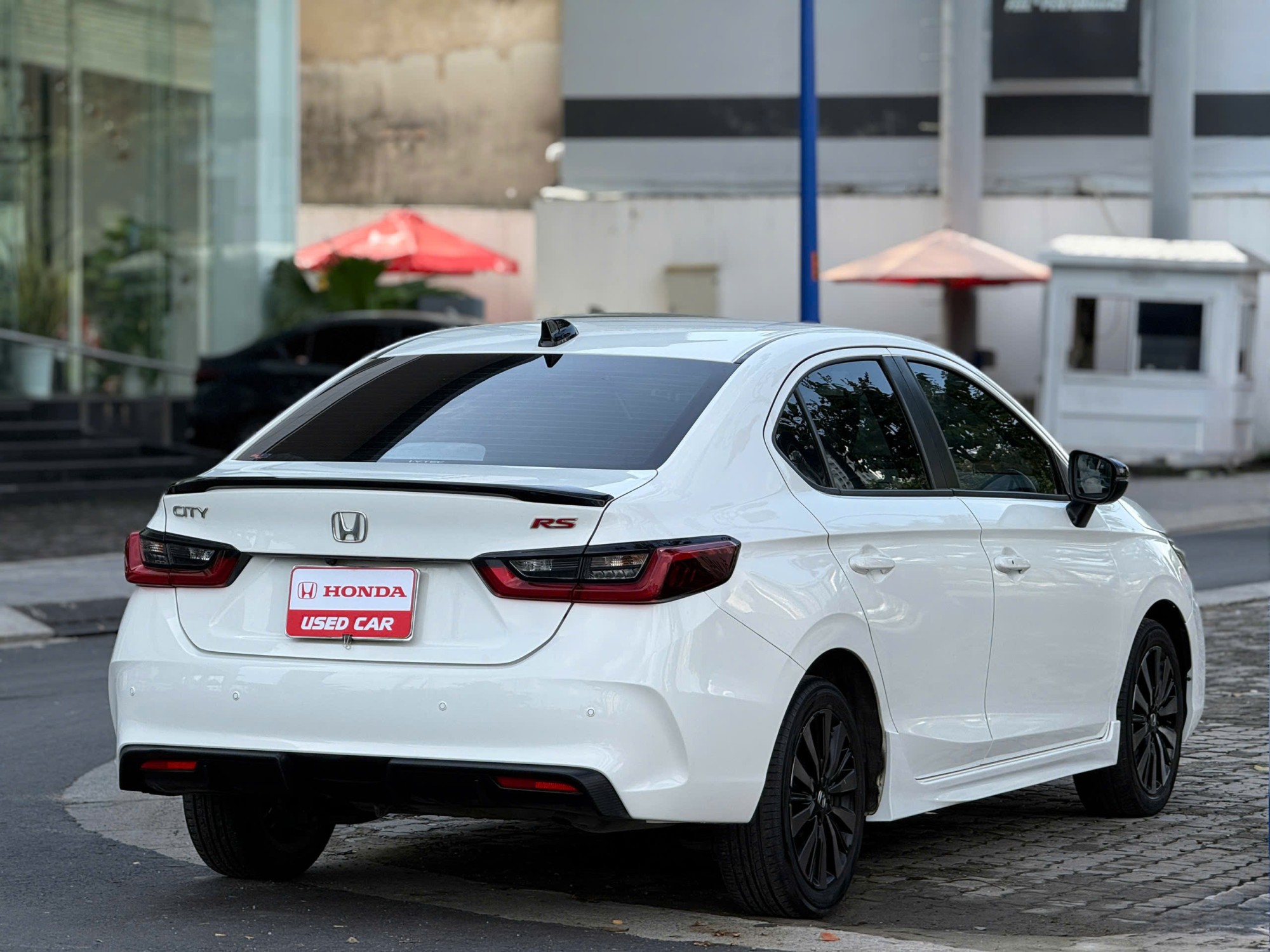 Honda City RS 2023 góc sau bên trái