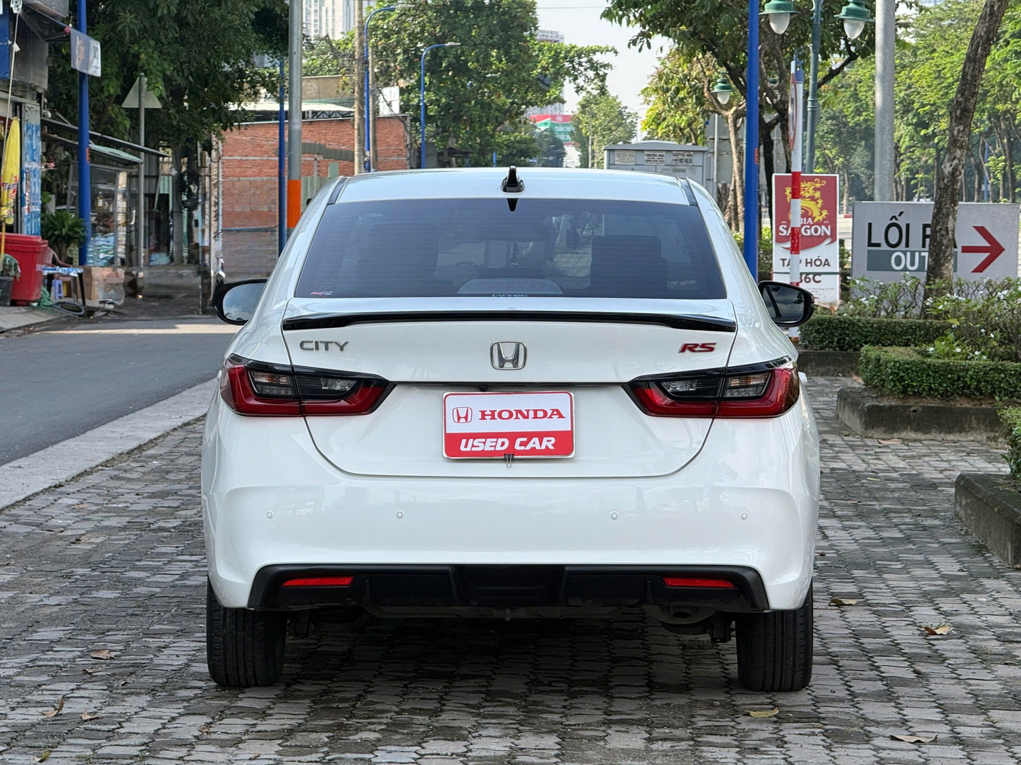 Đuôi xe Honda City RS 2023 màu trắng