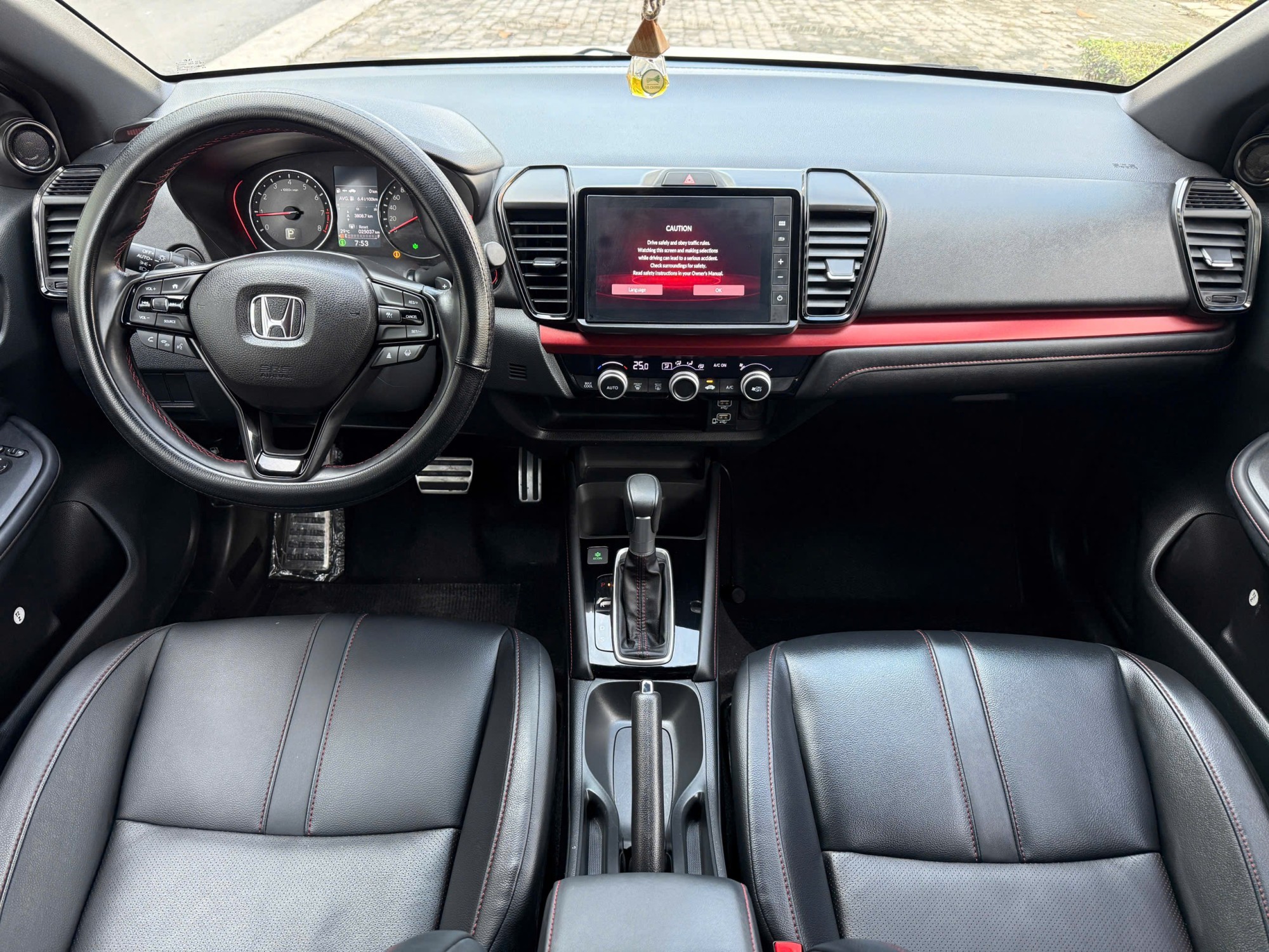 Khoang lái và bảng điều khiển Honda City RS 2023